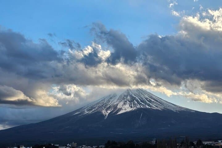 Mt. Fuji Day Trip from Tokyo with English Speaking Driver Guide