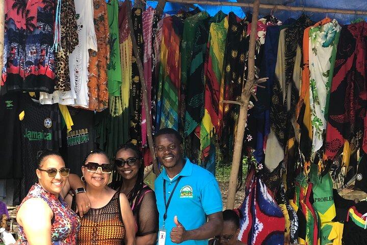 Private Blue Hole und Souvenir Shopping Tour Ocho Rios Jamaika