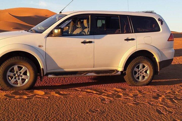 Merzouga 4x4 Tours para explorar o deserto e a cidade berbere nômade