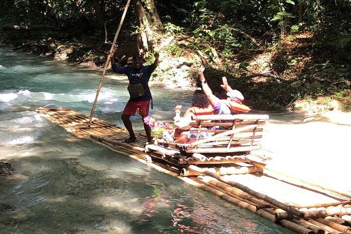 White River Bamboo River Rafting em Ocho Rios