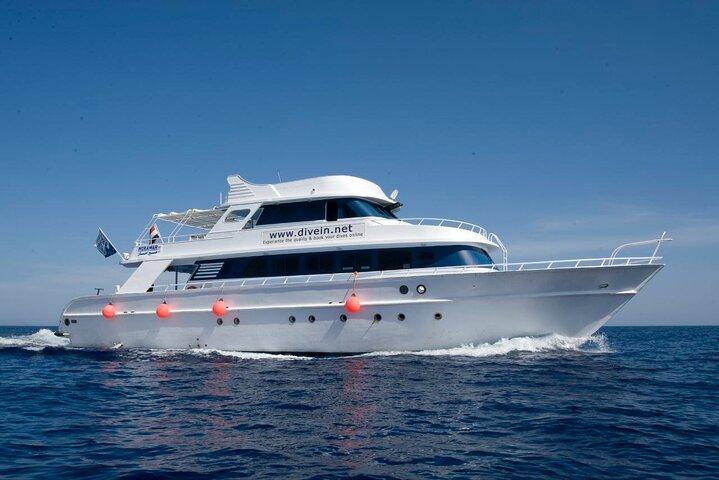 Full Day in Barca con 2 Immersioni nei Parchi Marini di Sharm