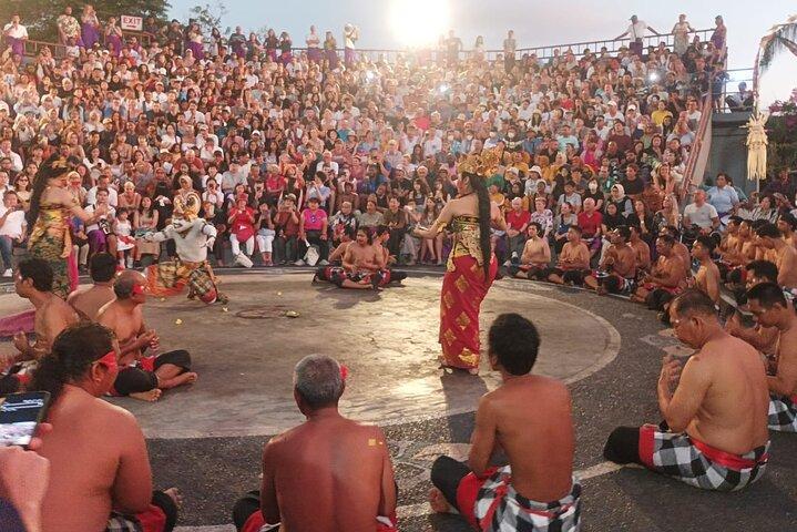 Spectaculaire Kecak Dance Uluwatu et Jimbaran Beach