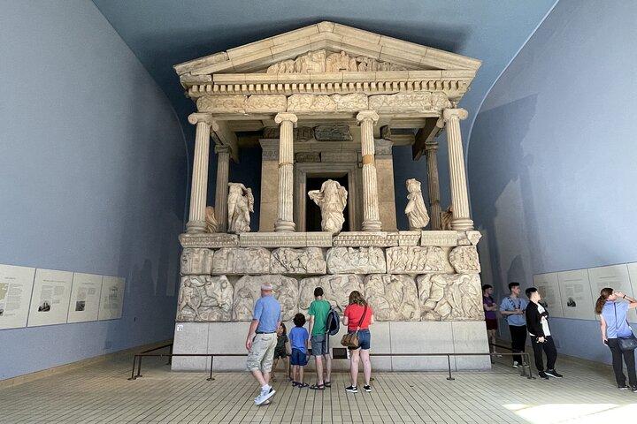 Marvels at the British Museum: Rosetta Stone, Parthenon, Mummies