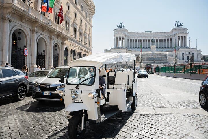 Rome Tuk-tuk Tour with Hotel Pickup and Prosecco