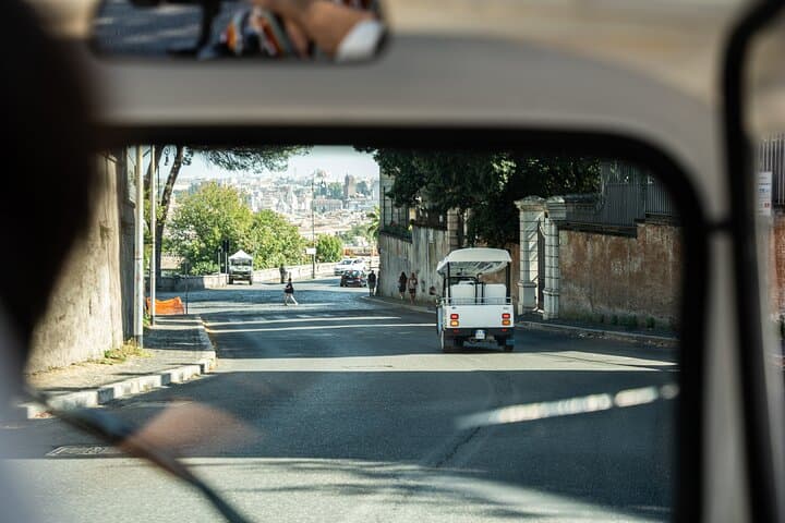 Rome Tuk-tuk Tour with Hotel Pickup and Prosecco