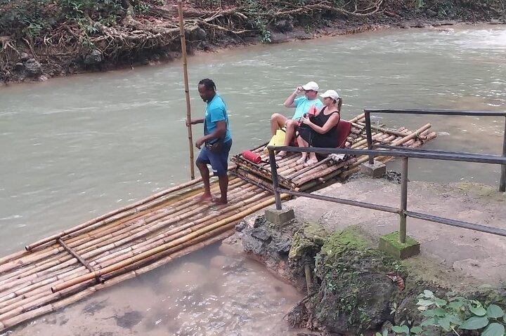 White River Bamboo River Rafting em Ocho Rios