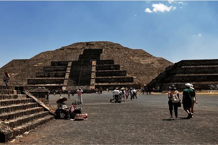 Tour to Teotihuacan, Basilica of Guadalupe and Tlatelolco