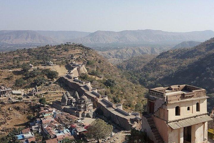 Excursion privée d'une journée au fort de Kumbhalgarh et Ranakpur au départ d'Udaipur