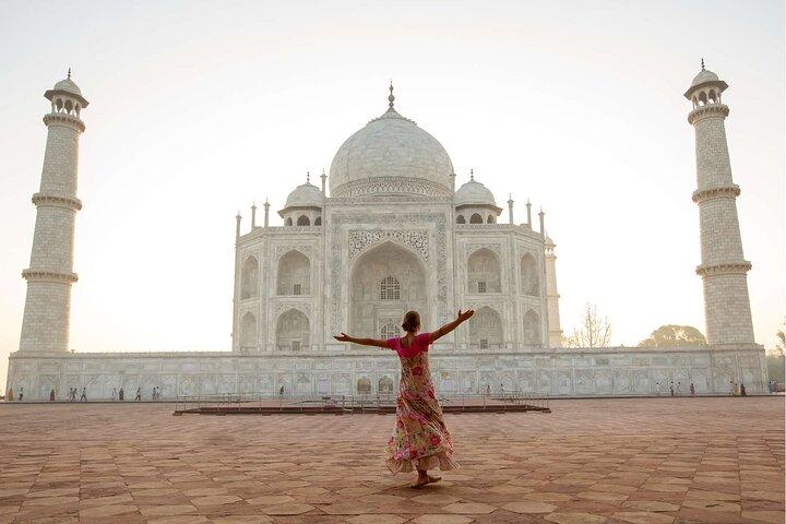 Taj Mahal Skip-the-line ticket & Guided Tour in Agra