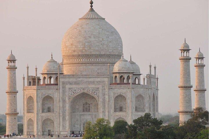 Taj Mahal Skip-the-line ticket & Guided Tour in Agra