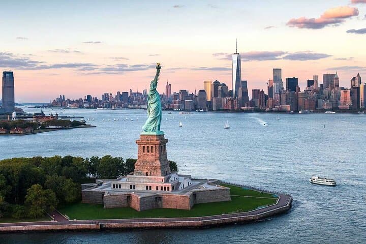 Easy Access Statue of Liberty and Brooklyn Bridge Discovery Tour