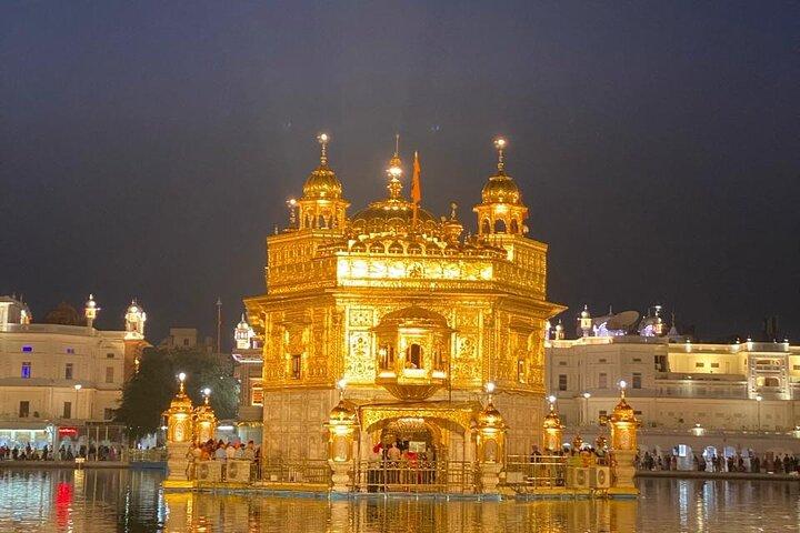 Golden Temple Night Ceremoni og Light Visit Tour med Pick-Drop