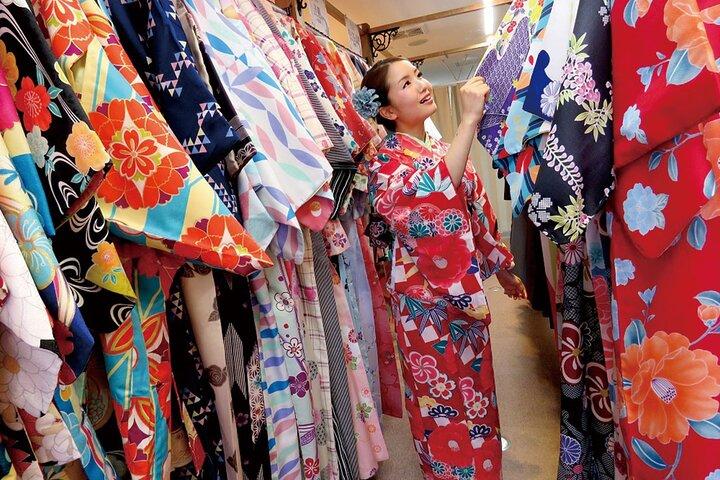 Kanazawa Individuelle Tour & Kimono mit lizenziertem Fortgeschrittener