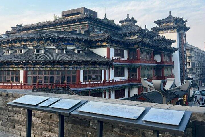 Excursão a pé privada pela cidade de Xi'an pela torre do sino e muralha da cidade