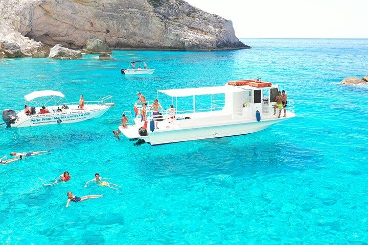 Zakynthos bådtur: Skibsvrag & lokale blå huler med 3 svømning stop