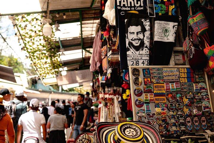 Dietro Pablo Escobar's Steps Tour