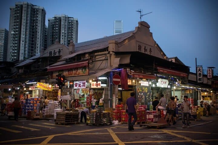 Full Day Private Trip in Hong Kong( impeccable local )walk tour