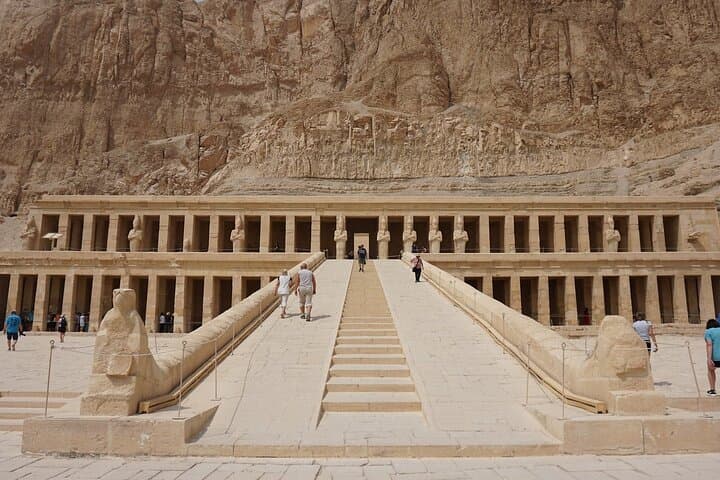 Best Luxor Day Tour visit East and West Nile Banks
