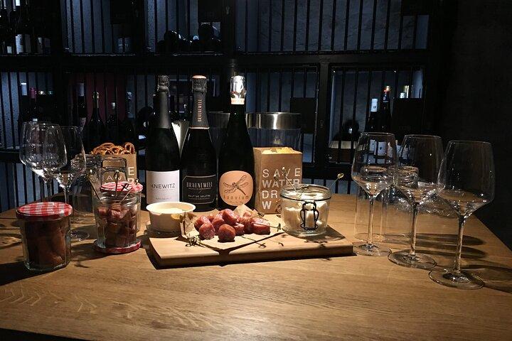 Dégustation exclusive de vins et de mets dans une cave historique | Vieille ville de Mayence