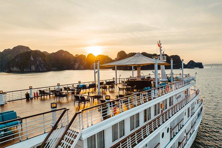 Boss Cruise 2 dias Explore Halong e Lan Ha Bay saindo de Hanói