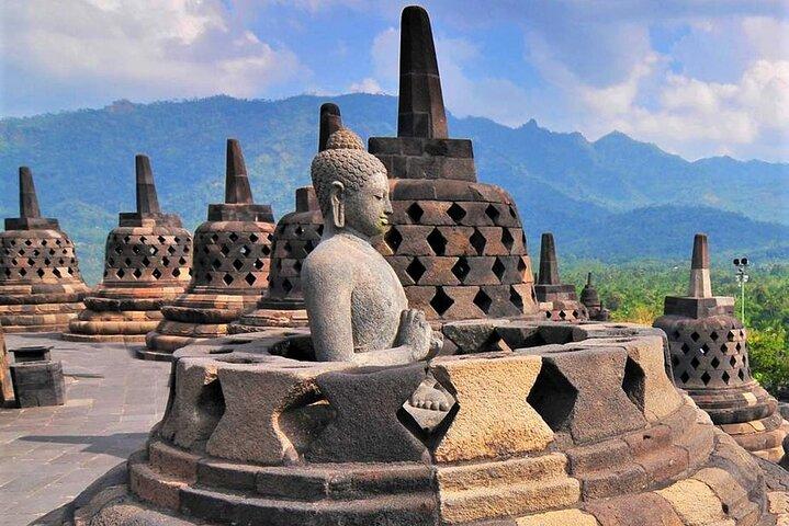 Excursion privée d'une journée au volcan Borobudur Sunrise Merapi et Prambanan