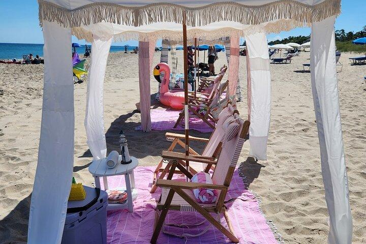 Service de location de chaises de plage avec Cabana et JBL Speaker et plus