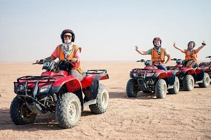 Hurghada Desert Adventure Jeep, Buggy y Quad con Cena y Espectáculo