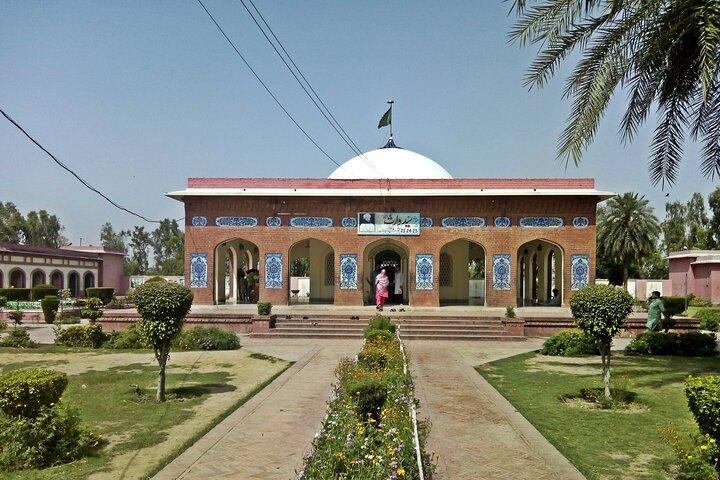 Heer Ranjha Tomb & Jhang City Pvt ガイド付き & オールインクルーシブ1日ツアー
