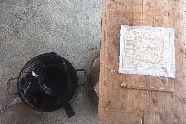 Upplev Hmong Batik Indigo Broderi Workshop i Sapa