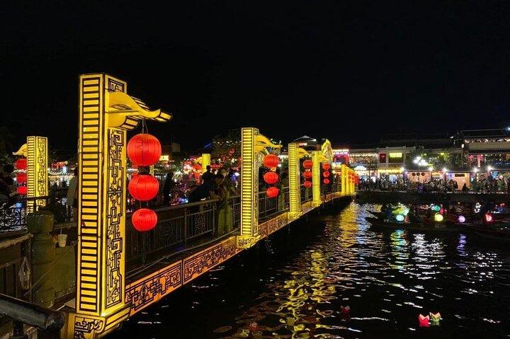 Shuttlebus fra Da Nang Lufthavn til Hoi An by/Hoi An hotel