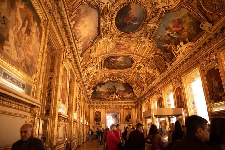 Semi-Private Louvre Highlights Tour with Mona Lisa, Max 6 People