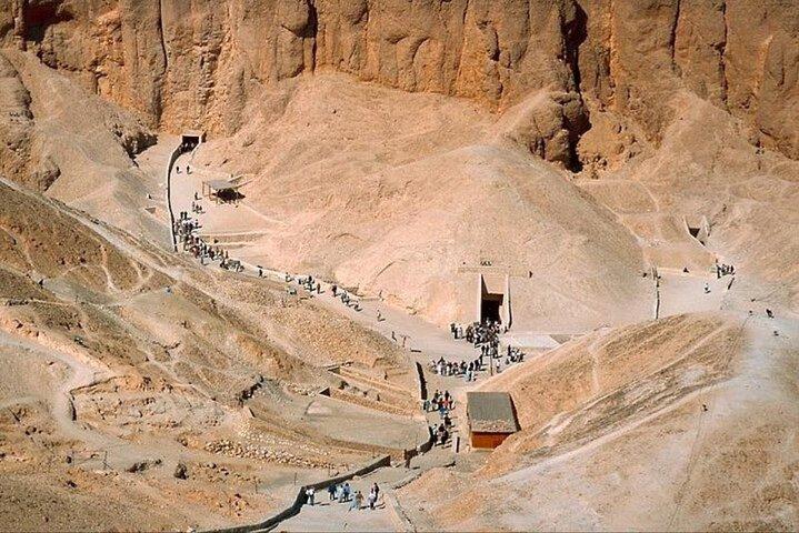 Private Day Trip in Luxor Sightseeing West & East Bank