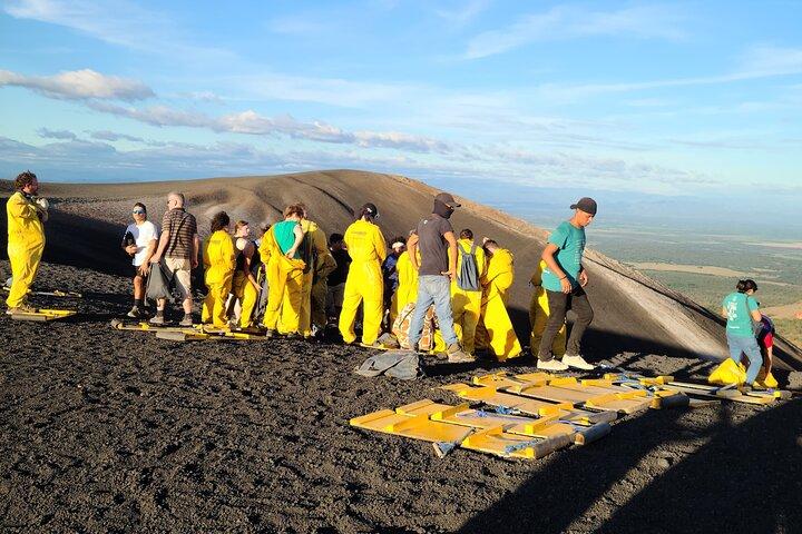 Von Managua: León, Sandboarding am Cerro Negro + UNESCO-Kathedrale