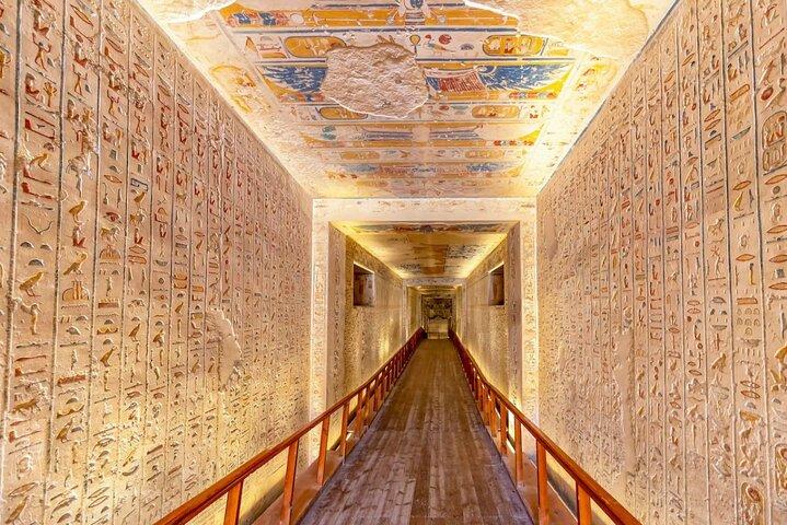 Private Day Trip in Luxor Sightseeing West & East Bank