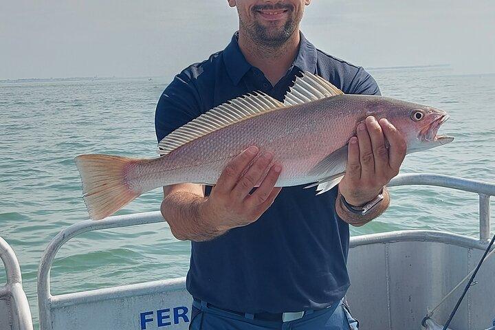 Escursione di pesca in mare nei pressi del faro di Cordouan