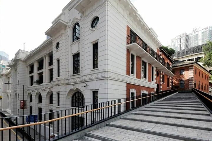 Top-Rated Hong Kong Tour: Peak Tram, Dim Sum & Cultural Sights