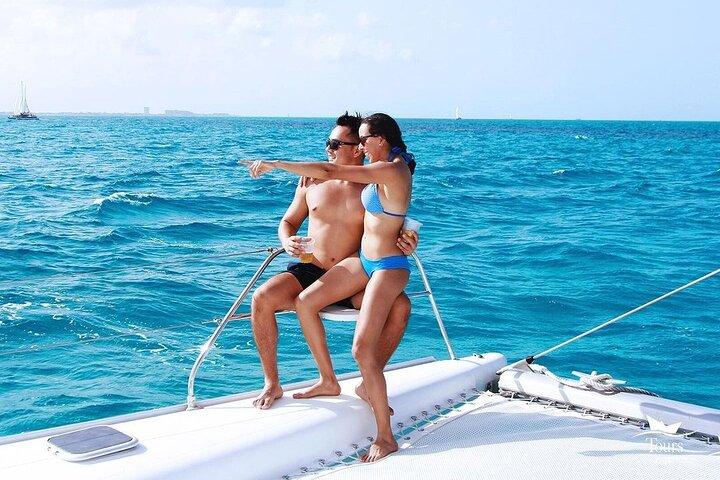 Deluxe Catamaran naar Isla Mujeres met Open Bar vanuit Cancun