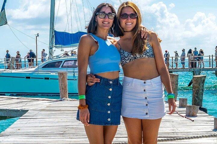 Deluxe Catamaran naar Isla Mujeres met Open Bar vanuit Cancun