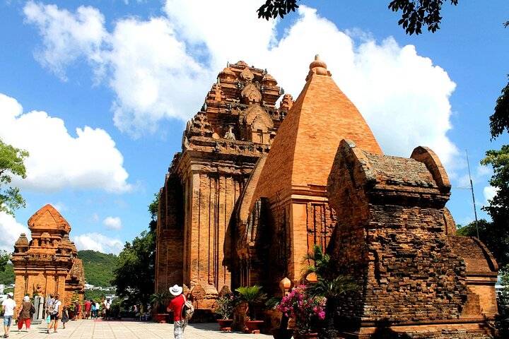 Po Nagar towers, Nha Trang