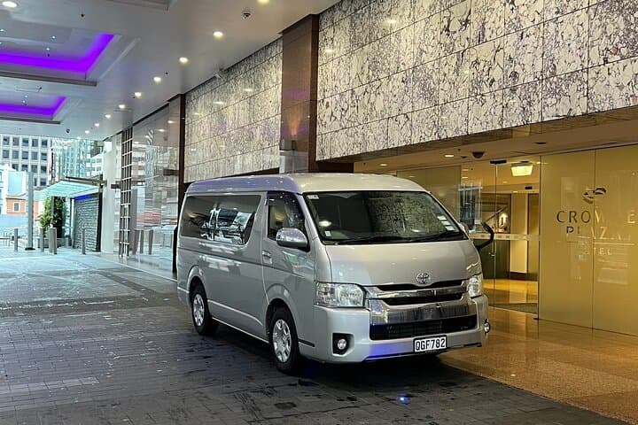 Premium Transfer From Auckland Airport To Omaha And Snells Beach