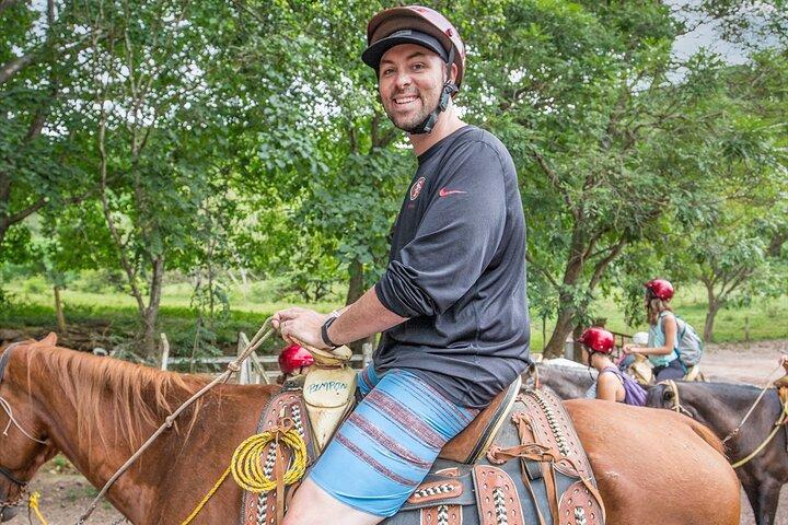Combo équitation à Vallarta avec VTT et tyroliennes.