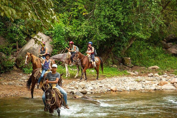 Combo équitation à Vallarta avec VTT et tyroliennes.