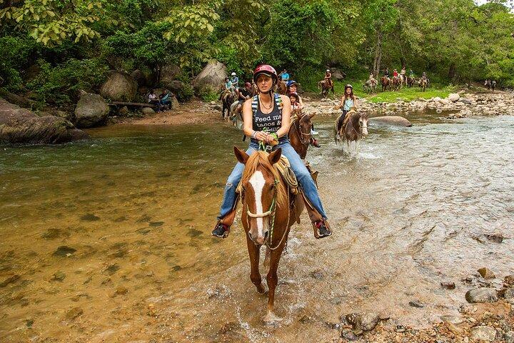 Combo équitation à Vallarta avec VTT et tyroliennes.