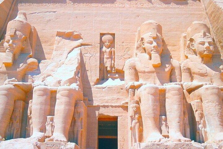 Tour di un'intera giornata ai templi di Abu Simbel da Assuan