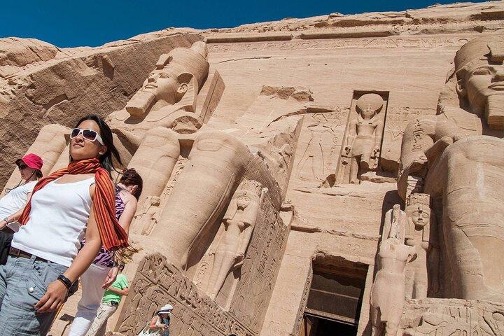 Tour di un'intera giornata ai templi di Abu Simbel da Assuan