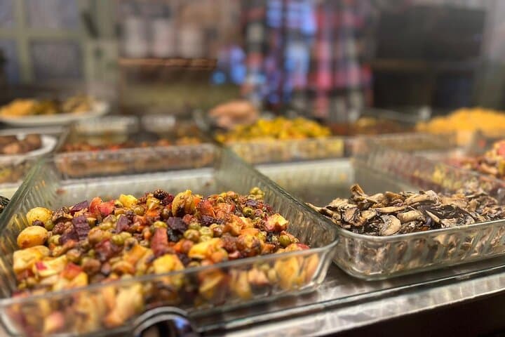 Street Food & Wine Pairing Kadikoy Evening Tour