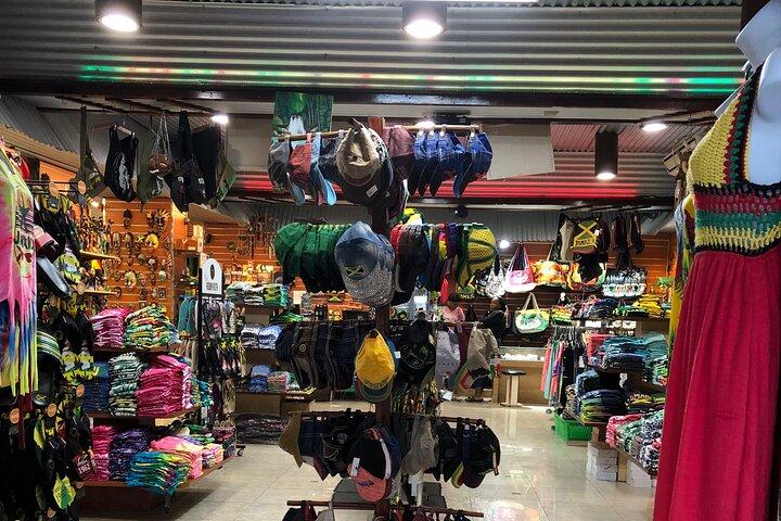 Private Blue Hole und Souvenir Shopping Tour Ocho Rios Jamaika
