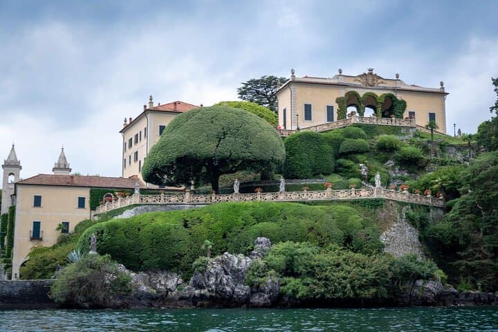 Private Vintage Wooden Boat Tour on Lake Como
