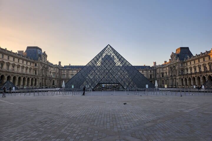 Sunrise Walking Tour: Paris Before the Crowds