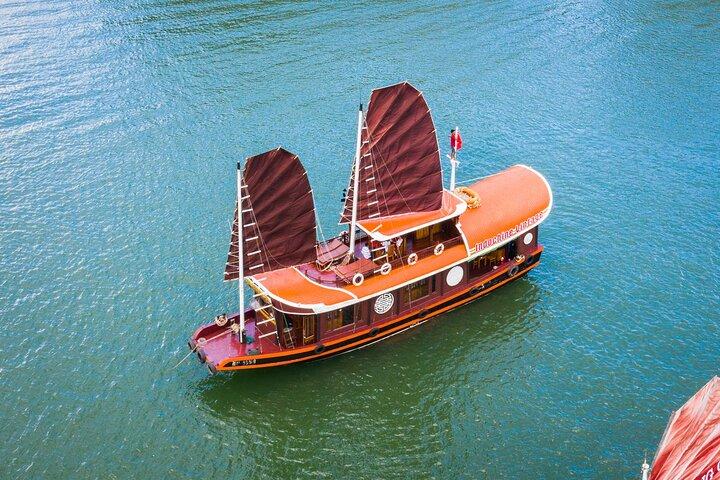 Privat charterjunk i Cat Ba Island & Lan Ha Bay 3 dage/2 nætter